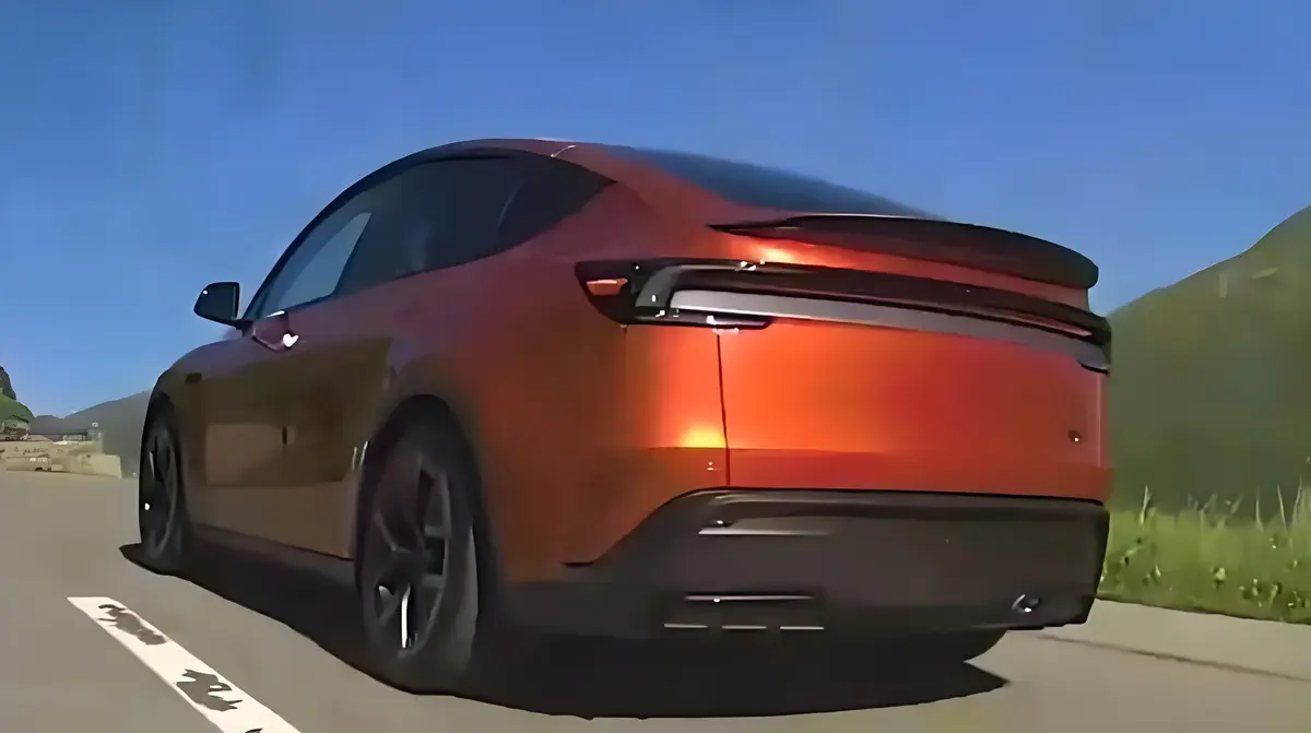 0–100 km/h in 3.2 Seconds! New Model Y Performance Spotted Uncamouflaged for the First Time