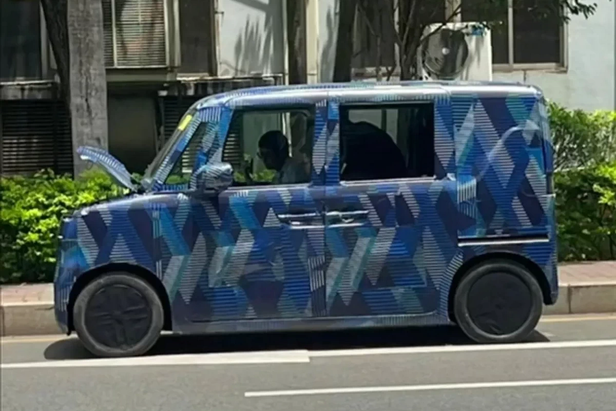 Spy shot of BYD’s new electric K-Car undergoing road test