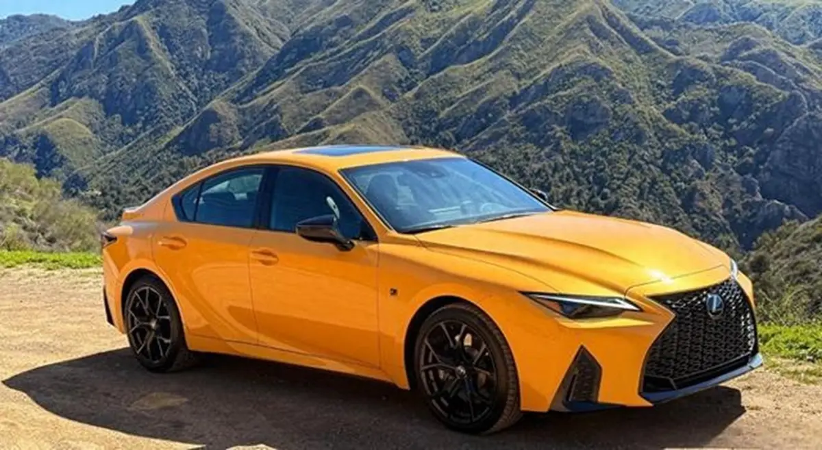The new Lexus IS 500 Ultimate Edition is unveiled, and its exclusive color has sparked heated discussions!