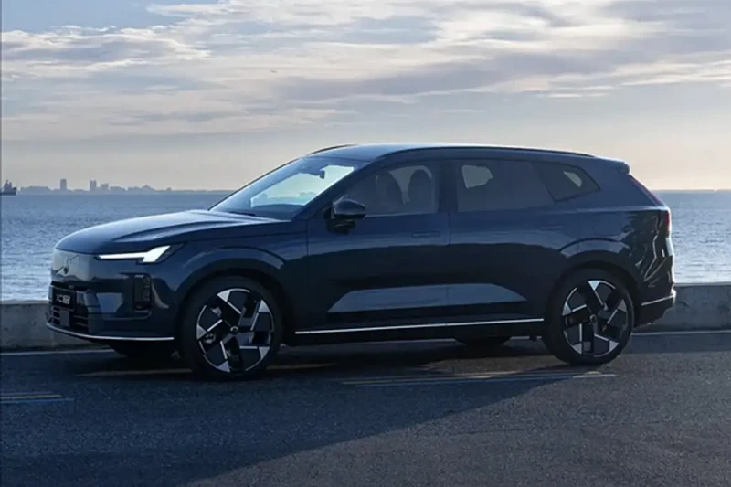 Volvo XC70 unveiled in Denim Blue, positioned as a midsize SUV