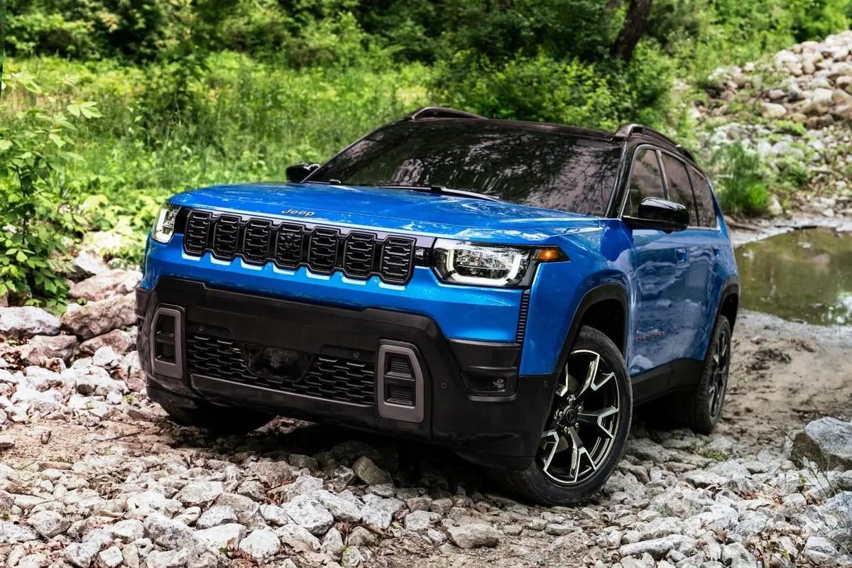 Younger and More Stylish: Official Pictures of the All-New Jeep Cherokee Released