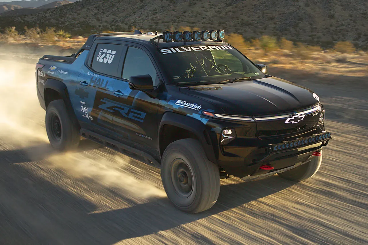 Chevrolet Unleashes 1,100 HP Silverado EV ZR2 Race Truck Concept
