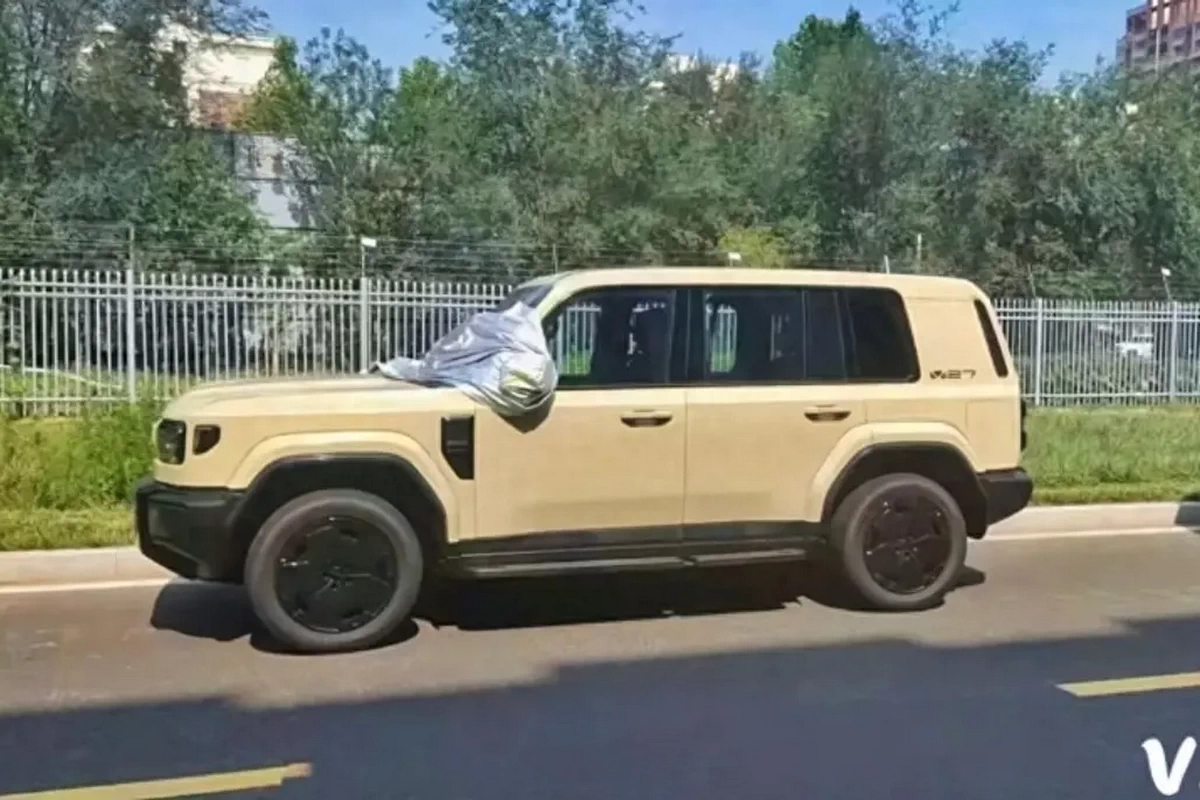 iCAR V27 real car exposed, featuring boxy design and range-extender powertrain