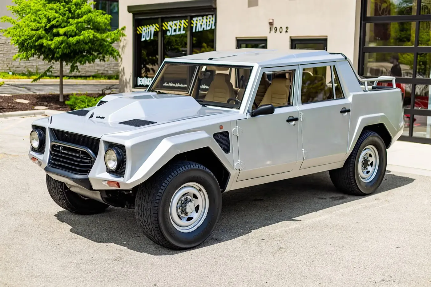 Ultra-Rare 1987 Lamborghini LM002 “Rambo Lambo” Fetches $400,000 USD at Auction