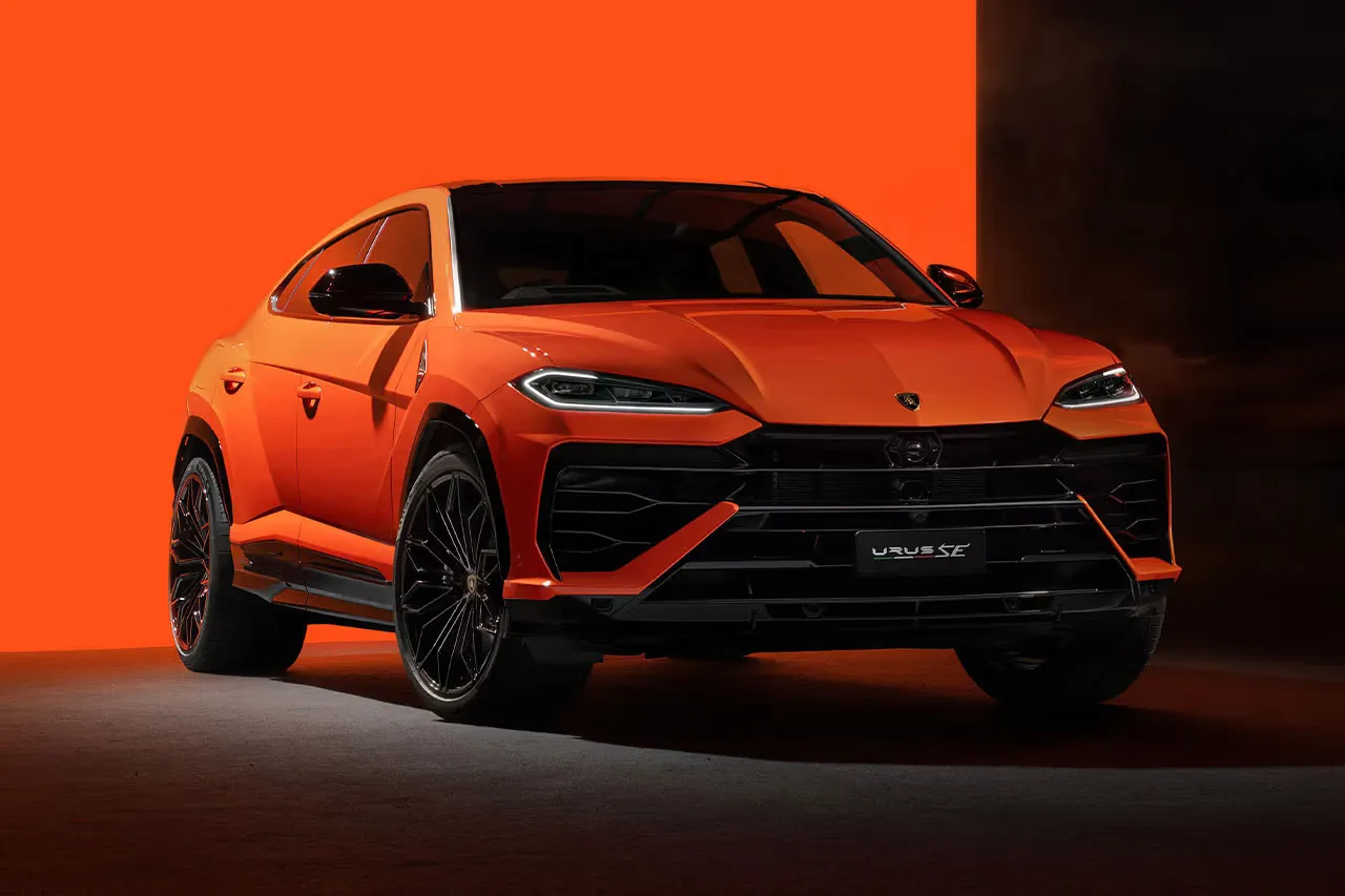 The Lamborghini Urus Gets a Facelift and Goes Hybrid With New SE Model