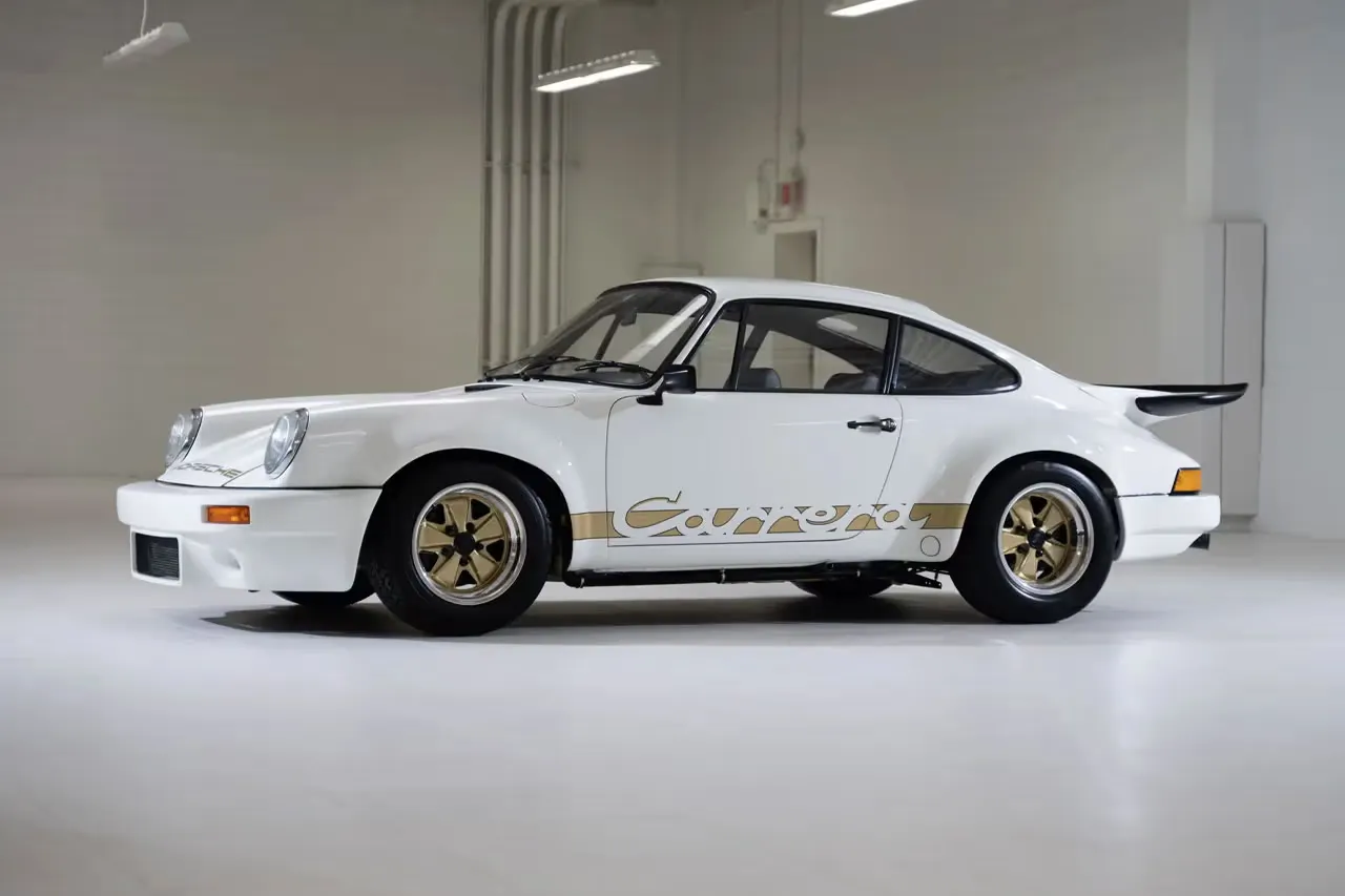 Ultra-Rare Porsche 911 Carrera RS 3.0 Surfaces