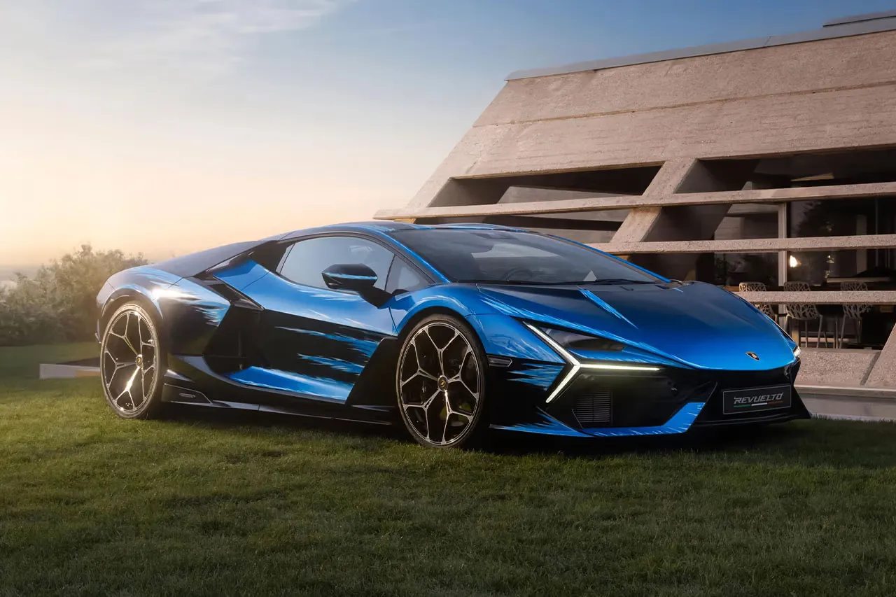 Lamborghini Unveils Stunning Hand-Painted Revuelto “Opera Unica”