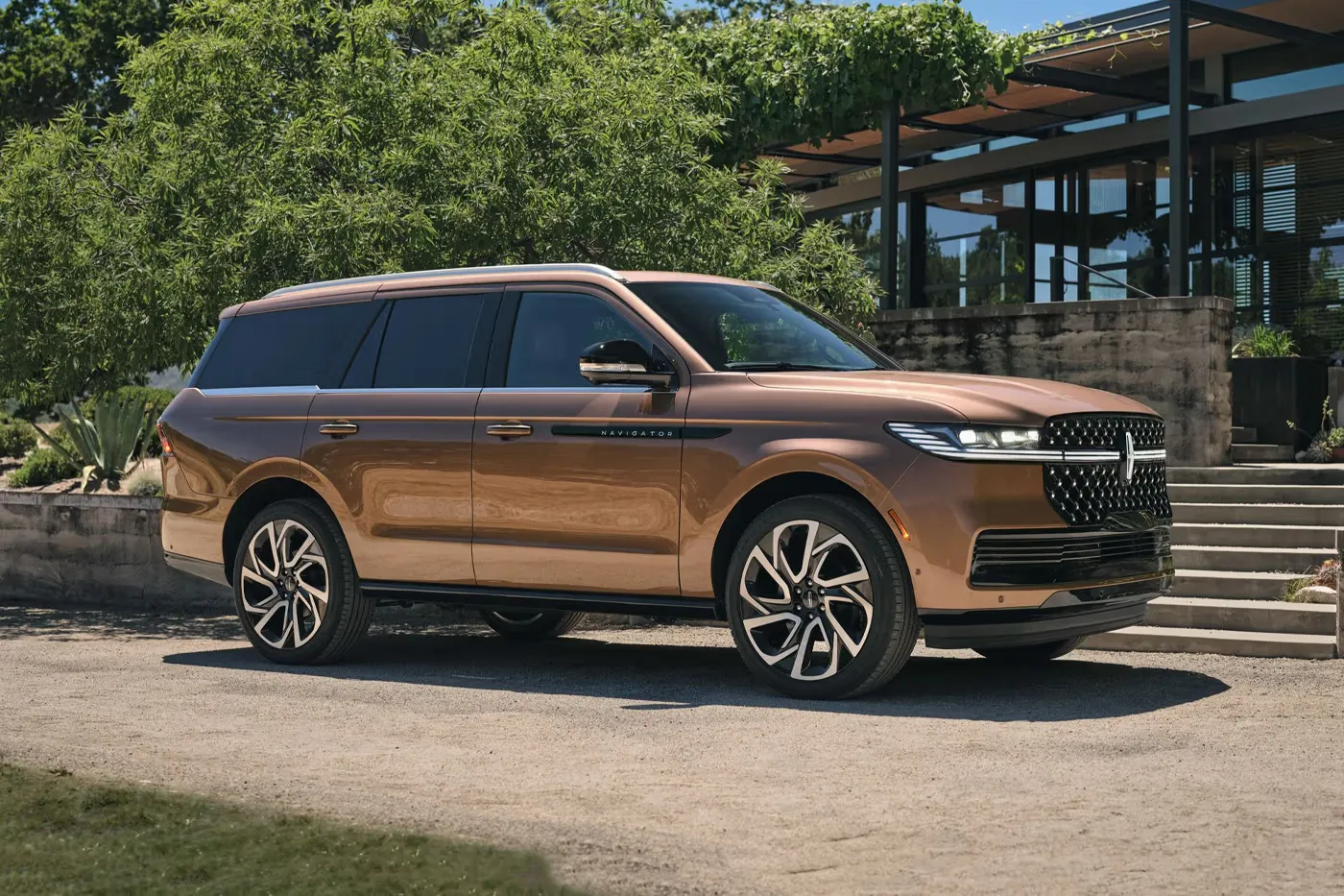 The 2025 Lincoln Navigator Wants to Be Your Driving Sanctuary