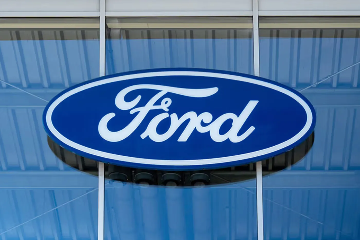 Ford Files Patent for a System That Moves a Parked Truck Using Its Tailgate Handle