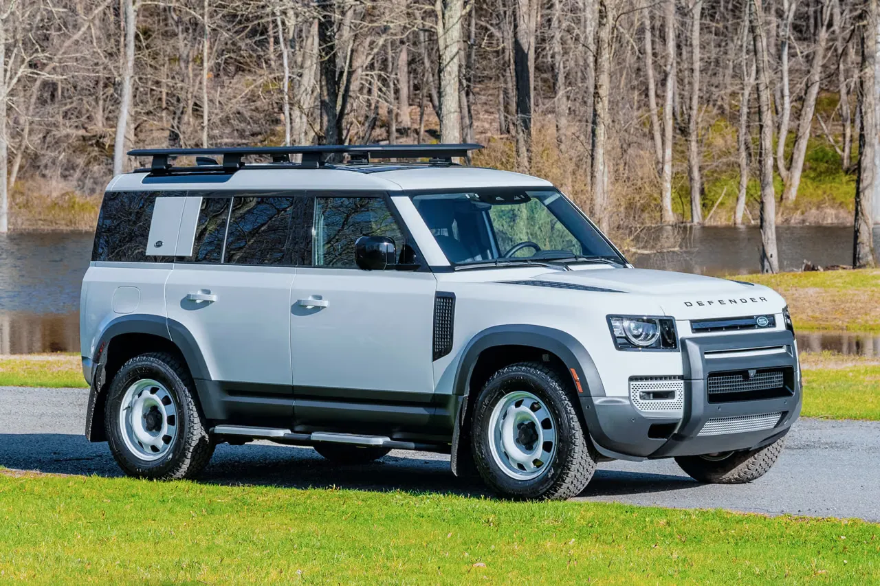 Land Rover Celebrates 30 Years of the Defender With Limited-Edition Model