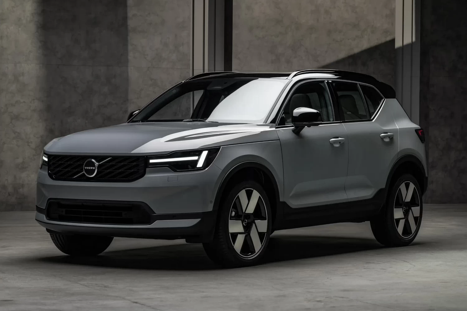 2028 Volvo XC40’s Newest Nip and Tuck Is an Exercise in Subtlety
