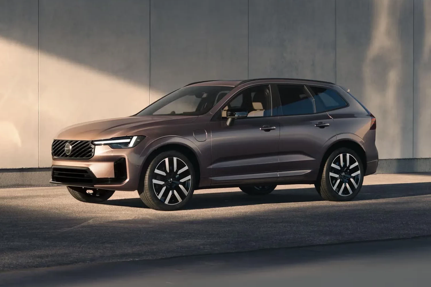 2028 Volvo XC60 Has a Prettier Face and a Lot More Electric-Only Range