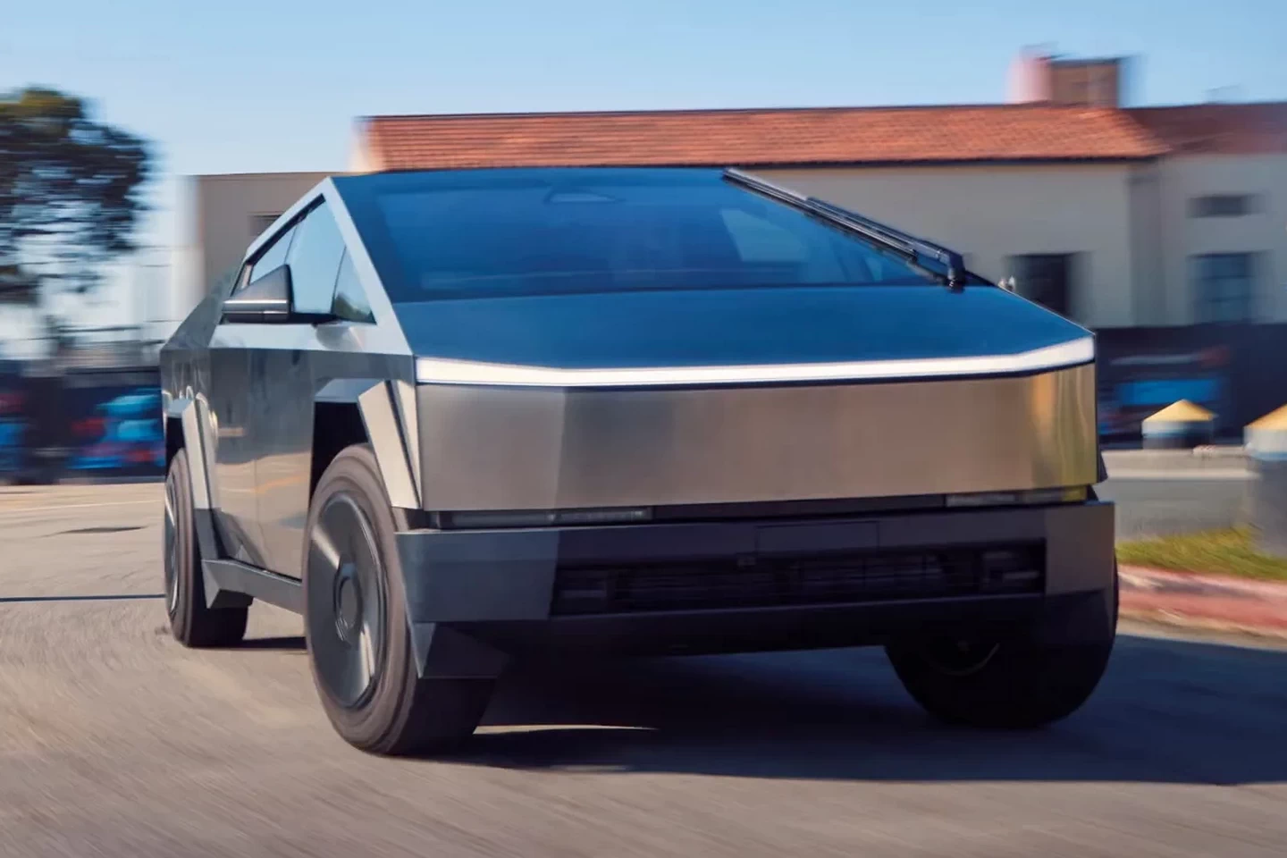 Tesla Raises the Base Price of the Cybertruck by $5000