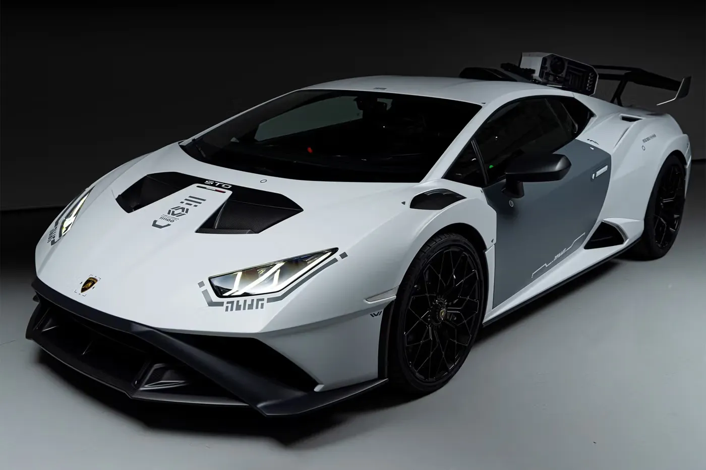 Lamborghini Taps IKEUCHI for Cyberpunk Huracán STO “Time Chaser 111100”