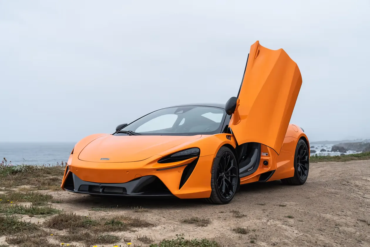 The 2023 McLaren Artura: a 3-Second Supercar but Make It “Everyday”