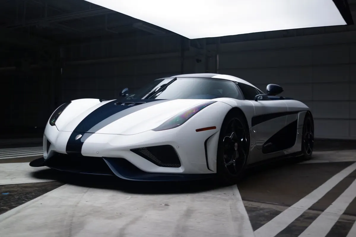Koenigsegg’s Final Regera Delivery in North America Sports a Blue Carbon Fiber Trim